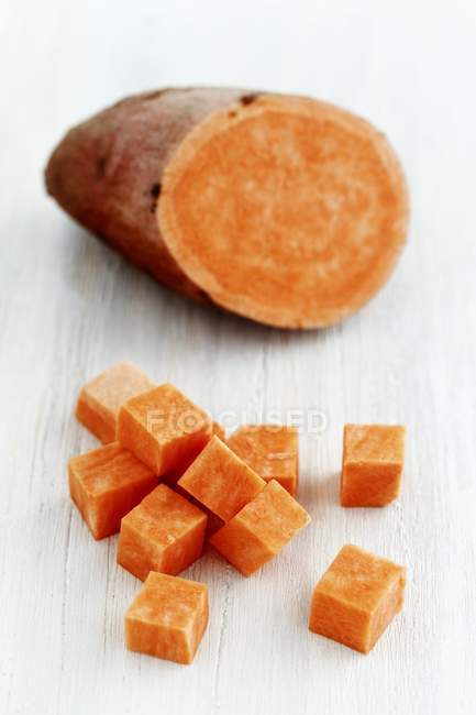 Patata dulce cruda - foto de stock