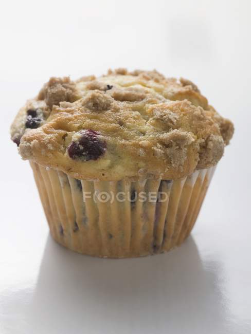 Muffin ai mirtilli in custodia di carta — Foto stock