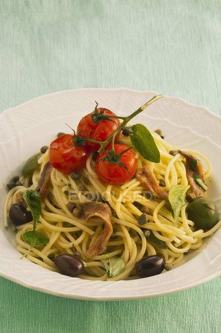 Spaghetti with anchovies and tomatoes — Stock Photo