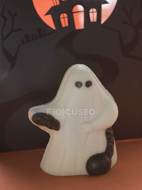 Солодкий шоколадний привид на Хелловін — стокове фото