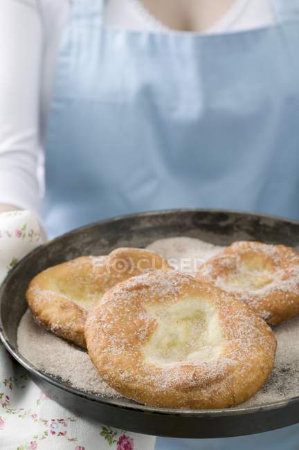 Баварські пончики в каструлі — стокове фото