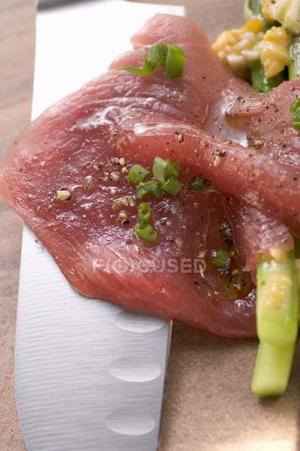 Beef carpaccio with asparagus — Stock Photo