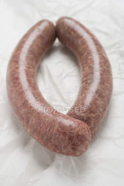 Сырые колбаски из колбасы Hauswurst — стоковое фото