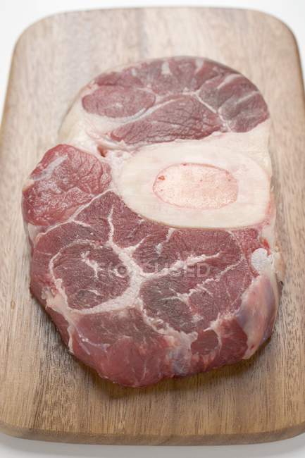 Fatia de carne crua de perna — Fotografia de Stock