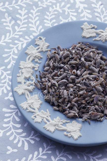 Closeup view of dried lavender on a blue patterned plate — Stock Photo