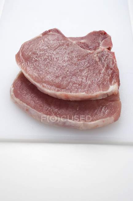 Two raw pork chops — Stock Photo