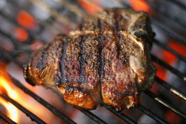 Lamb Chop Cooking on Grill rack — Stock Photo