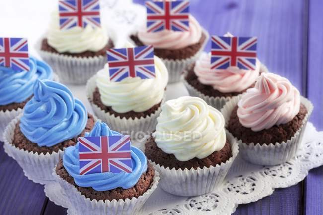 Cupcakes au chocolat décorés avec Union Jacks — Photo de stock