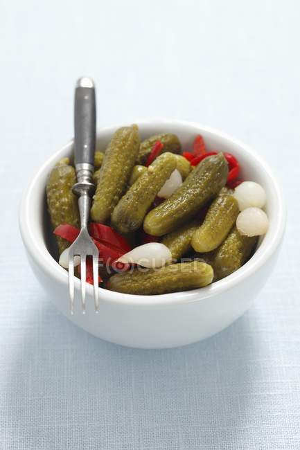 Gherkins with pearl onions and peppers — Stock Photo