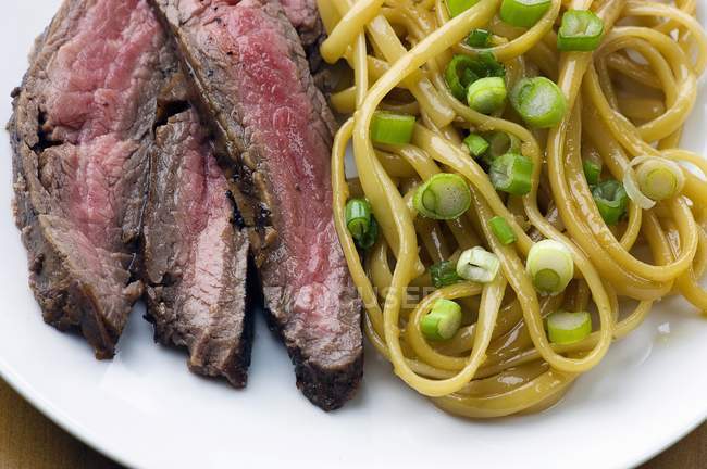 Sliced Steak with Noodles — Stock Photo