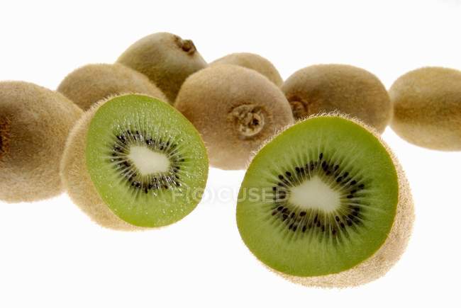Kiwi frutas, uma metade — Fotografia de Stock