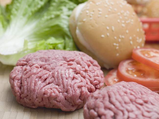 Ingrédients pour la fabrication de hamburgers — Photo de stock