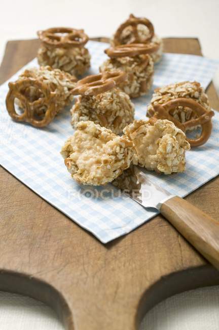 Camembert spread with pretzels — Stock Photo