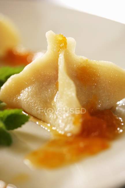 Filled pasta with fruit sauce — Stock Photo