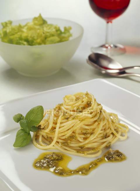 Spaghetti with pesto and basil — Stock Photo
