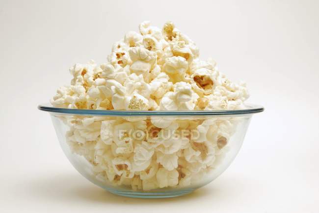 Popcorn in glass bowl — Stock Photo