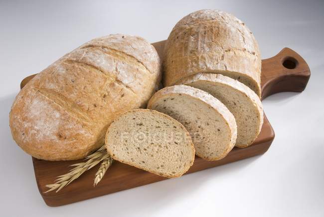 Pagnotte di pane a fette — Foto stock