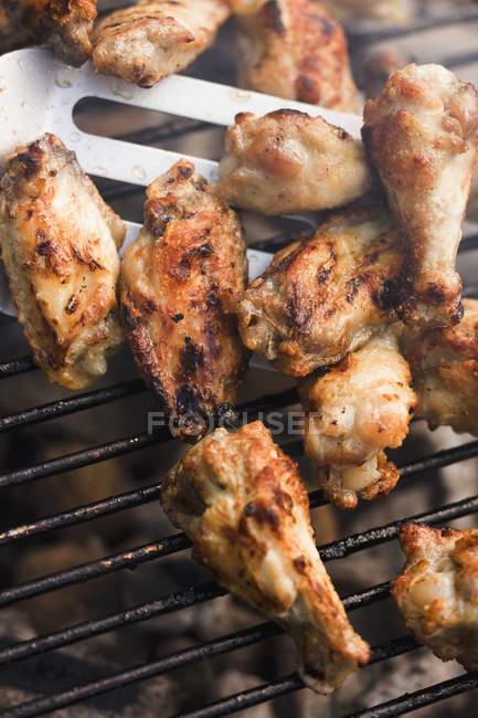 Ailes de poulet grillées — Photo de stock