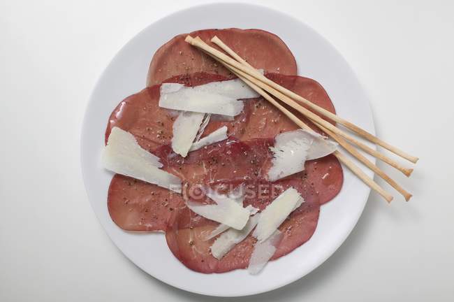 Beef carpaccio with Parmesan — Stock Photo