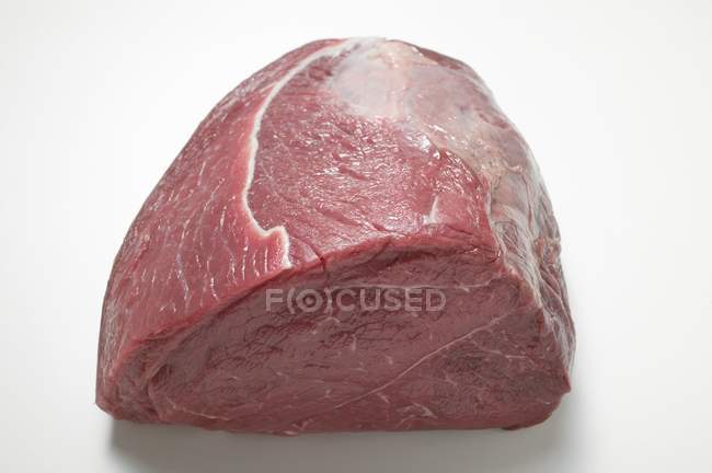 Trozo de carne cruda de rabadilla - foto de stock