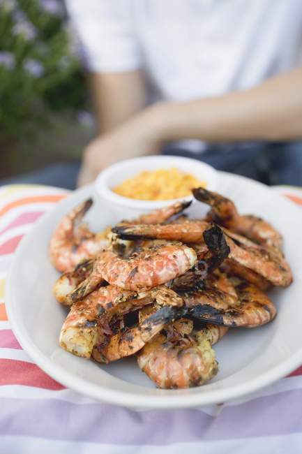Gazpacho servir avec des crevettes — Photo de stock