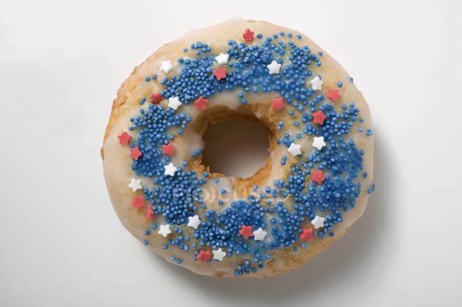 Donut com polvilhas e estrelas — Fotografia de Stock