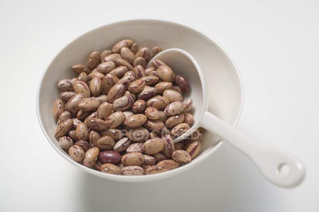 Borlotti beans in bowl — Stock Photo