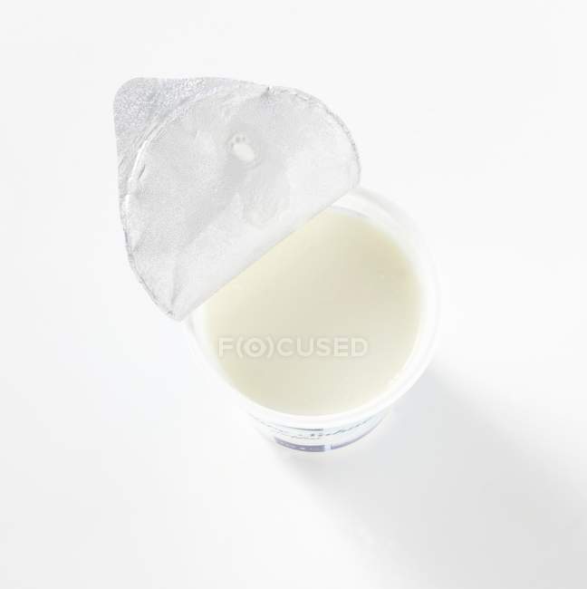 Closeup elevated view of an opened tub of sour cream — Stock Photo