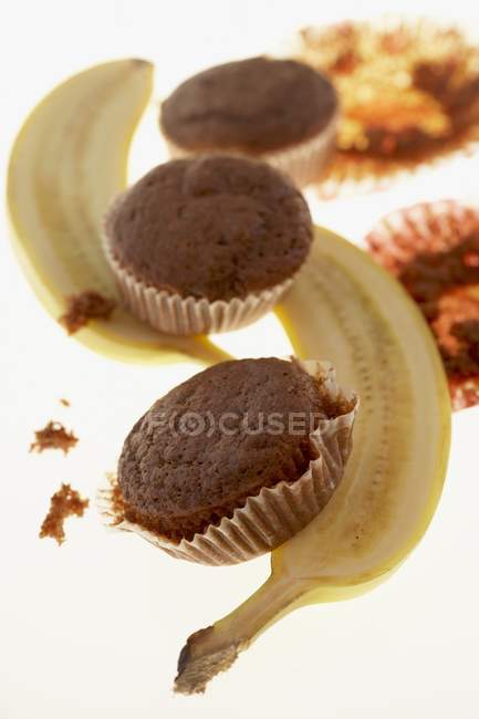 Chocolate banana muffins with halved banana — Stock Photo