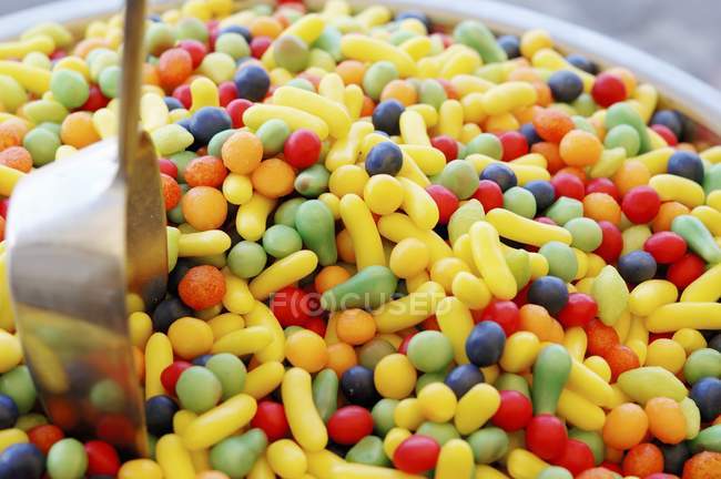 Surtido de dulces de colores - foto de stock
