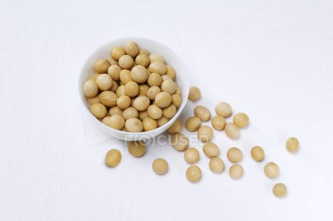 Soya beans with bowl — Stock Photo