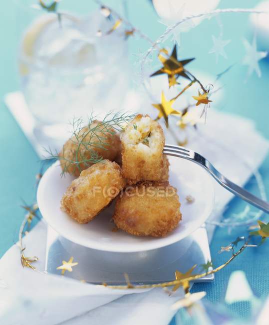 Fish and potato croquettes with herbs in bowl with decorations — Stock Photo