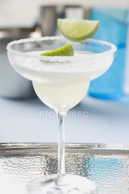 Margarita with lime wedges — Stock Photo