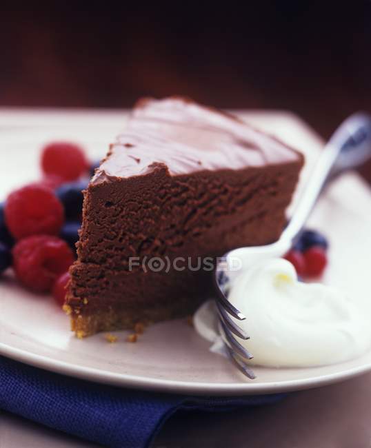 Stück Schokoladenkuchen — Stockfoto