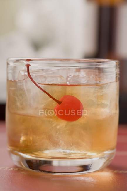 Manhattan com cereja cocktail — Fotografia de Stock