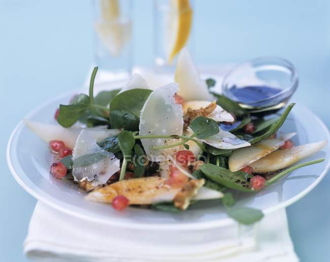Watercress salad with asparagus — Stock Photo