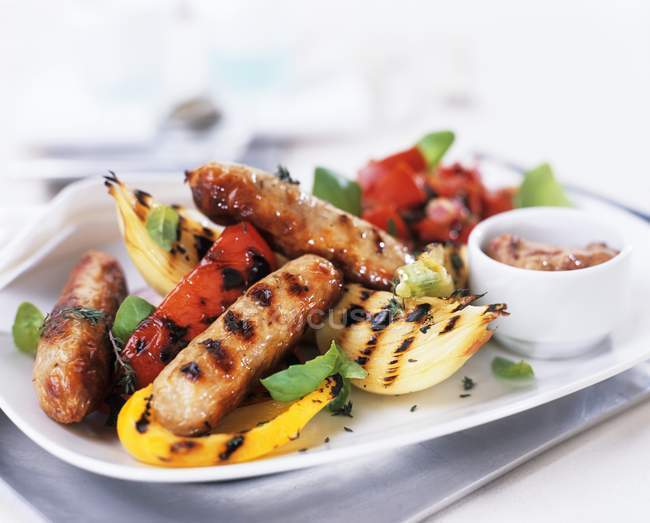 Grilled sausages and vegetables — Stock Photo
