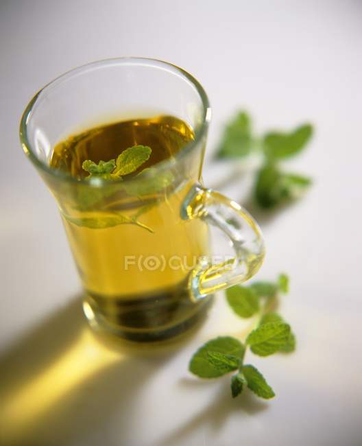 Xícara de chá de hortelã-pimenta — Fotografia de Stock