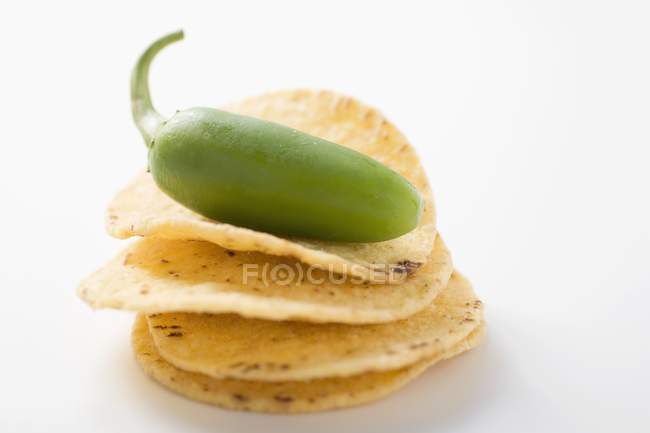 Кукурудзяні чіпси з зелений перець чилі соус Jalapeo — стокове фото