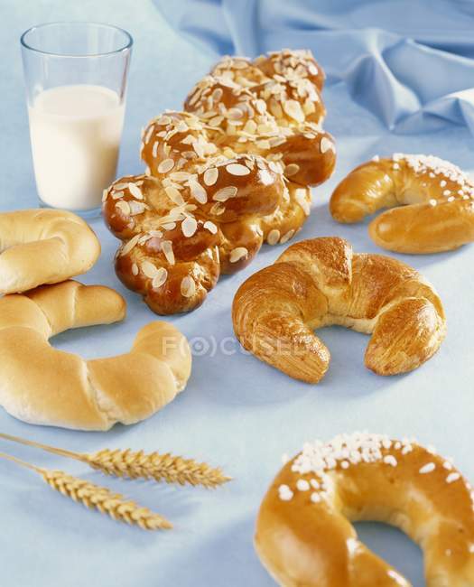 Kiflis and croissants — Stock Photo
