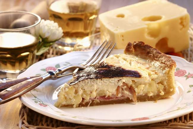 Pedaço de queijo quiche — Fotografia de Stock