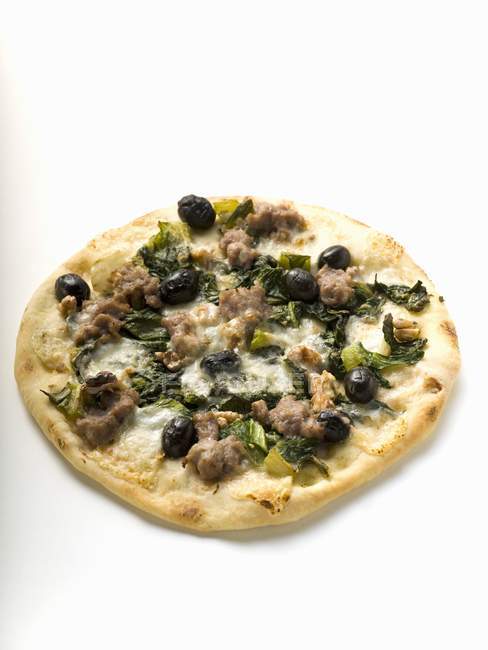 Смачна піца з фаршем та шпинатом — стокове фото