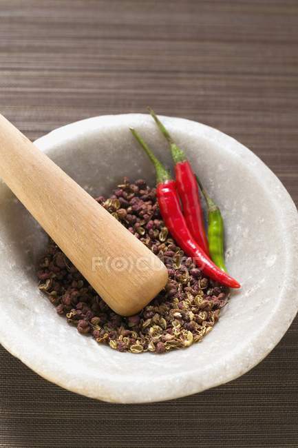 Szechuan pepper and chili peppers — Stock Photo