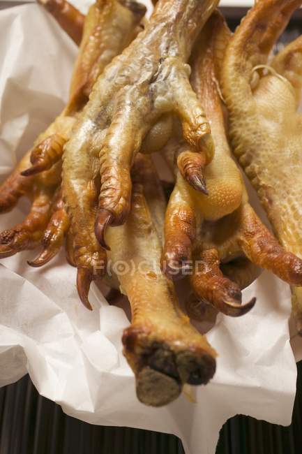 Pies de pollo fritos - foto de stock