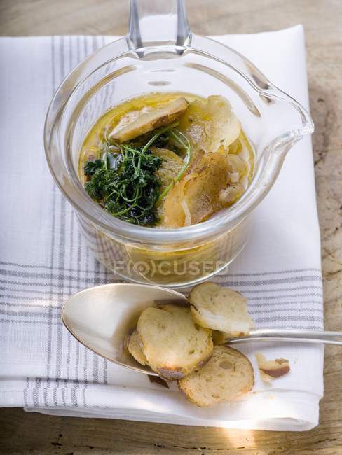 Pretzel soup with onions — Stock Photo