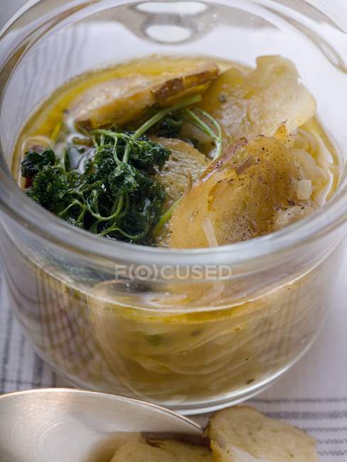 Sopa de Pretzel con cebolla - foto de stock