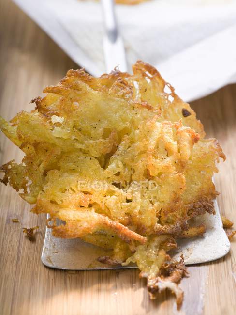 Close-up of fried Potato rosti on spatula — Stock Photo