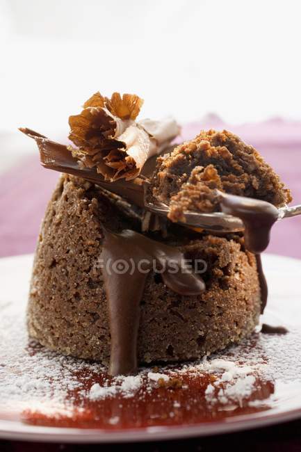 Closeup view of chocolate souffle filled with chocolate sauce — Stock Photo