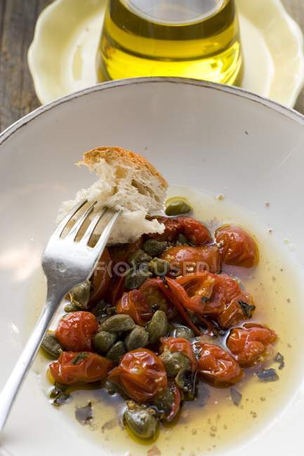 Roasted tomatoes with capers — Stock Photo