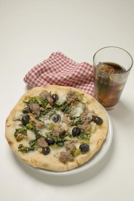 Pizza con tonno e bietola — Foto stock